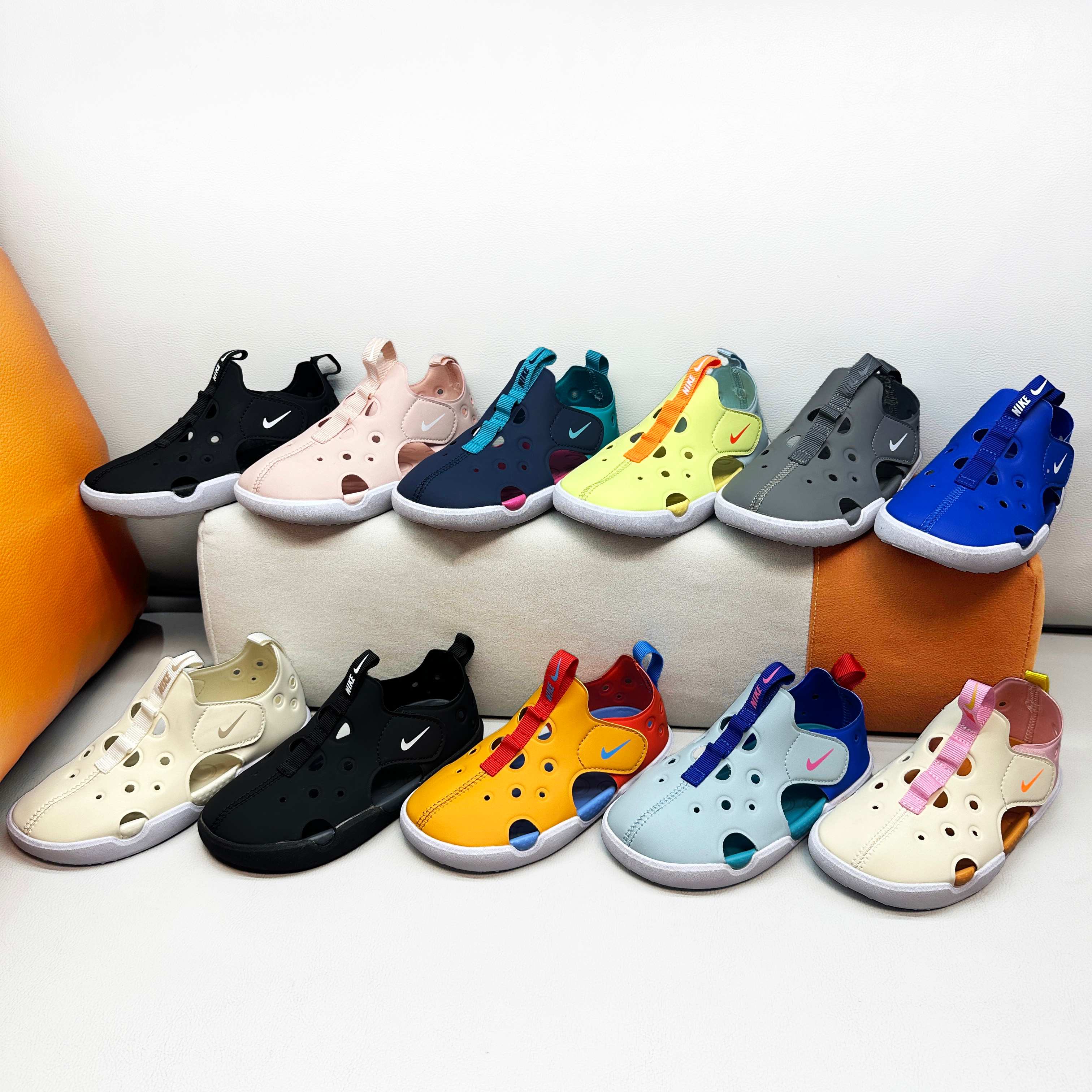 סנדלים לילדים בסגנון Nike